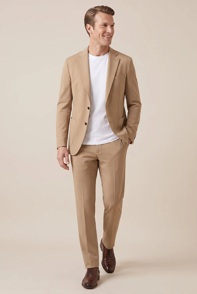 ABITO UOMO TECNICO LEGGERO E VERSATILE